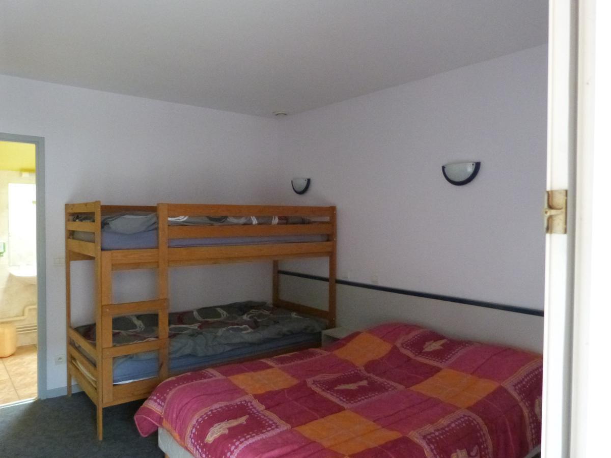 Leader Hotel Foucherans  Екстер'єр фото