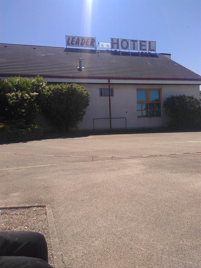Leader Hotel Foucherans  Екстер'єр фото